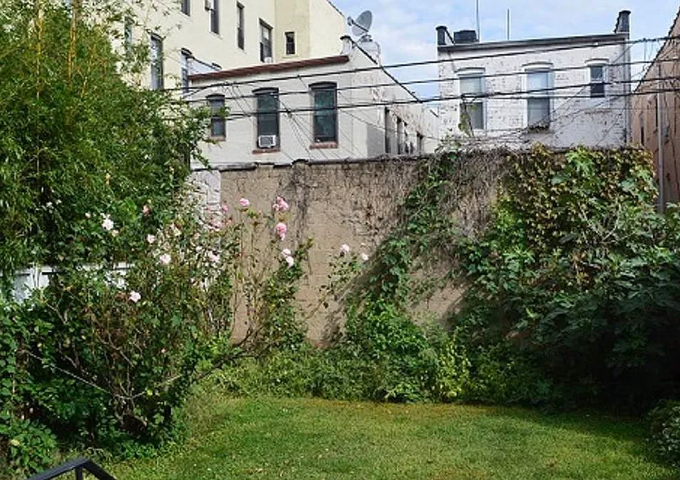 Building Photo 4