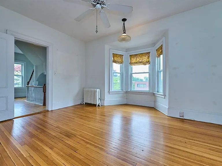 16 Indiana Ter — Photo 8