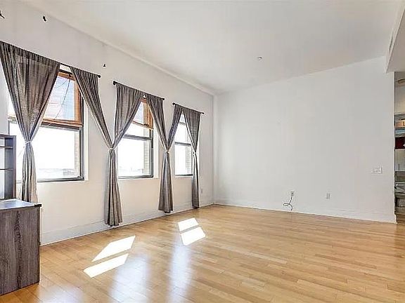4th image of 4 Beacon Way APT 218