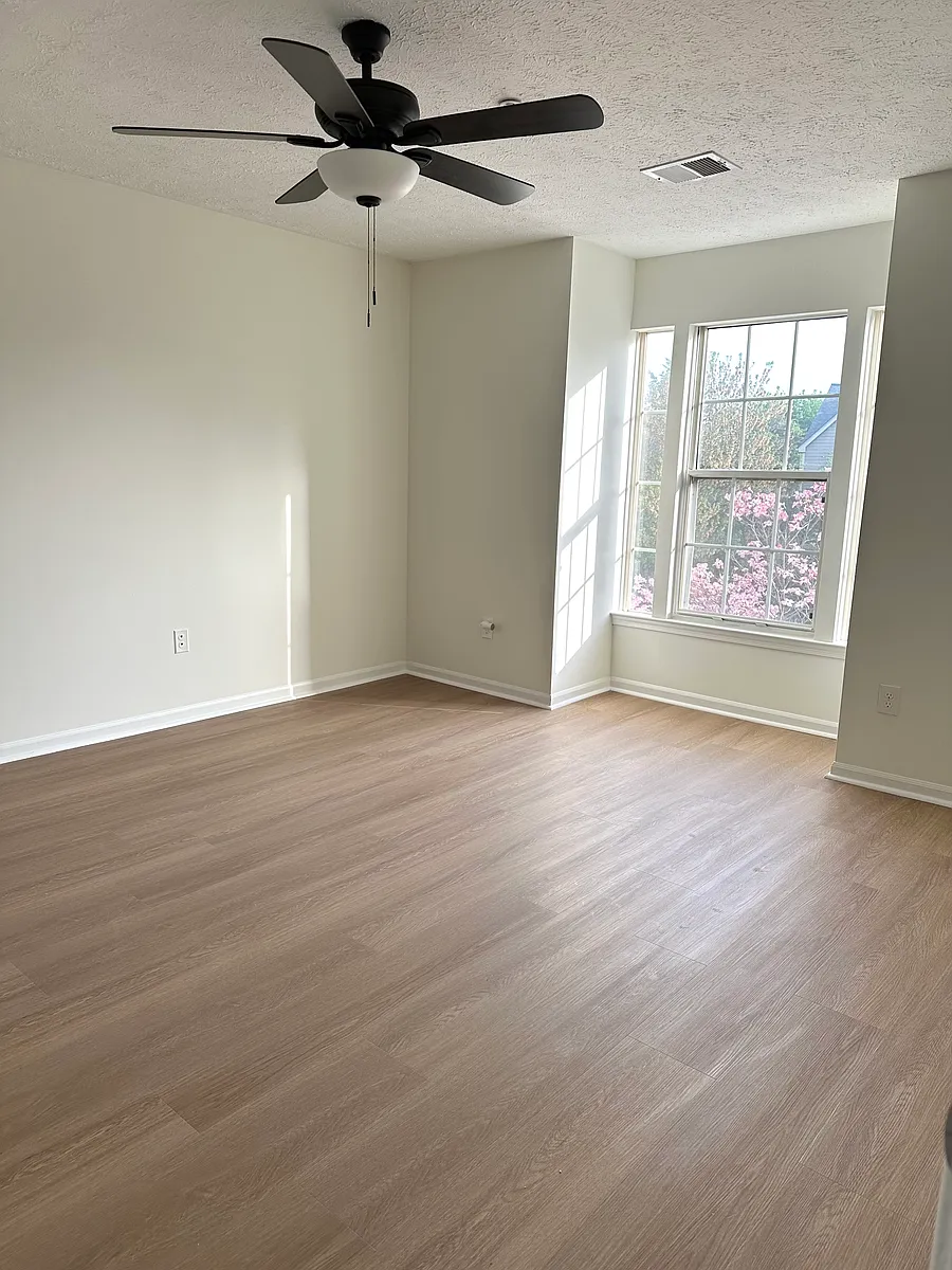 Master Bedroom, natural light - 13100 Briarcliff Ter #812