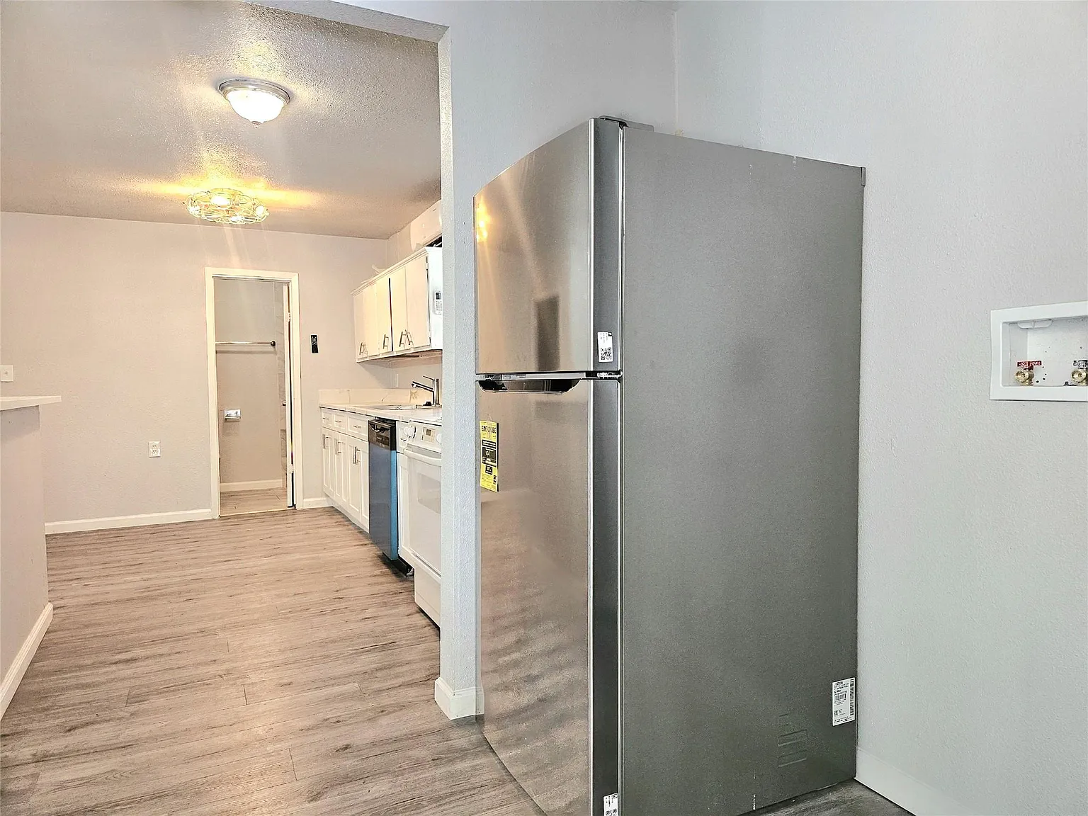 3 bed, 2.0 bath, 800 sqft, $1,400 — Photo 3