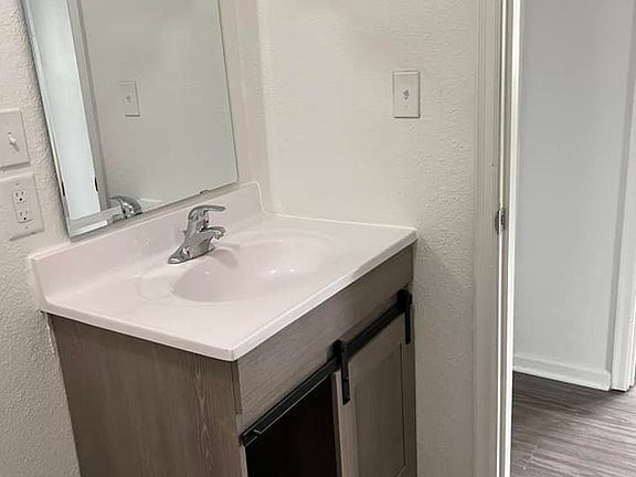 3rd image of 302 13th Ave #1