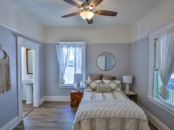 2nd image of 2104 9th St #1