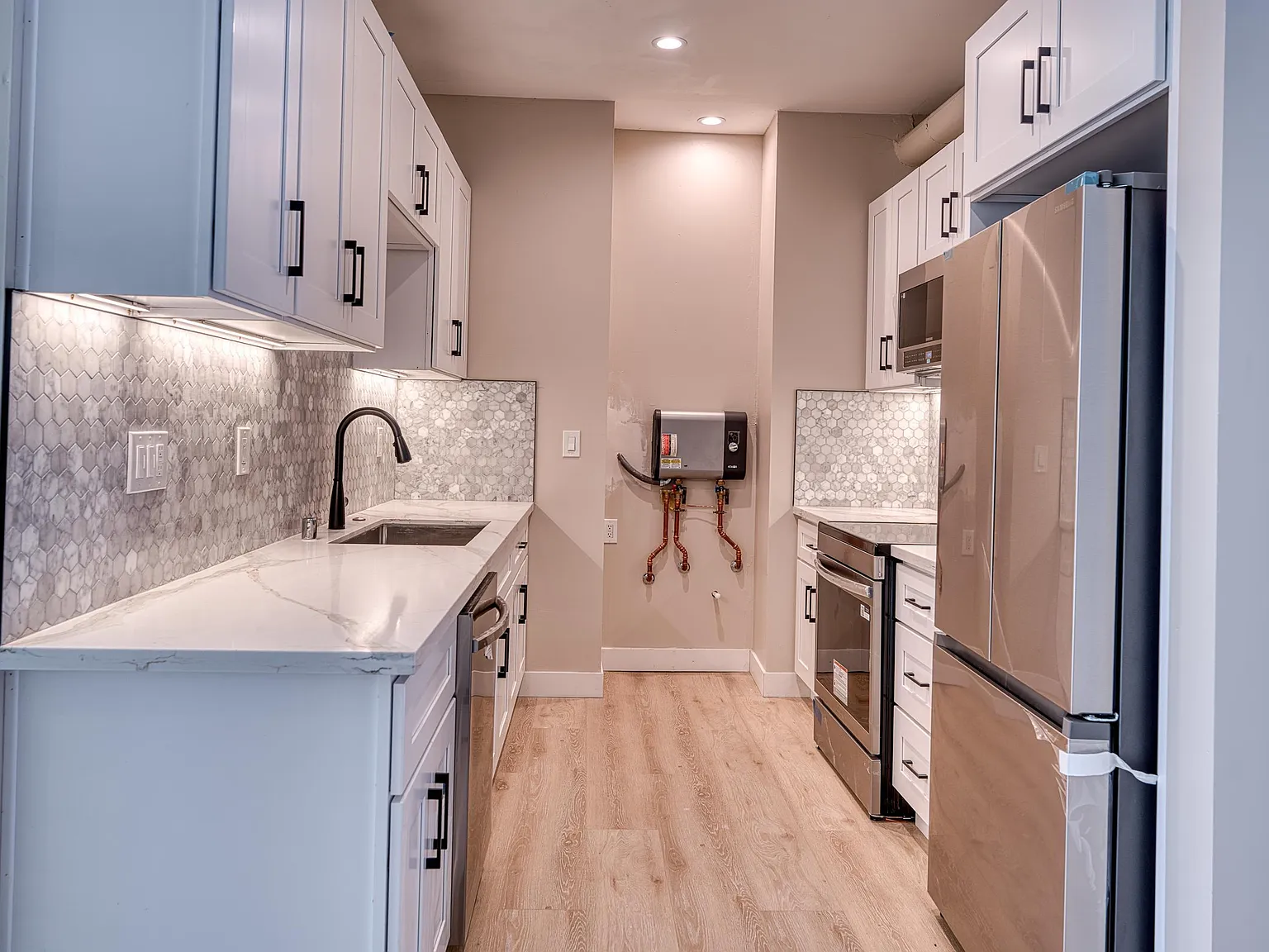 2 bed, 1010 sqft, $3,825 — Photo 4