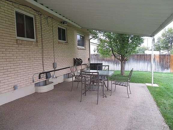 3rd image of 14 Bramblewood Ln