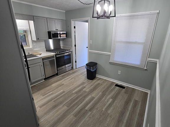 3rd image of 102 Dallas St