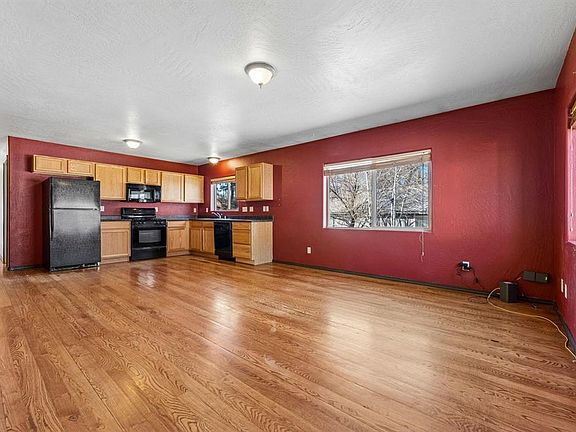 4th image of 96 Meadowbrook Drive