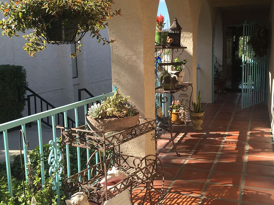 private entrance to front door