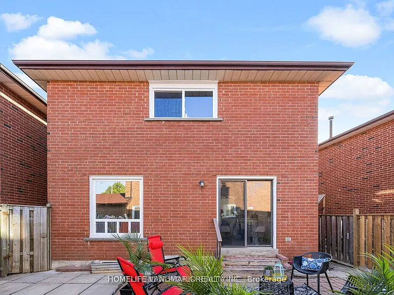 25 Lansbury Dr — Photo 11
