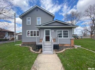 312 3rd Ave, Low Moor, IA 52757
