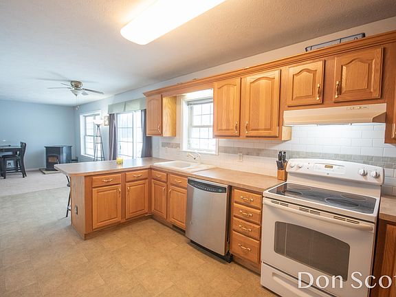 4th image of 1589 Serenity Valley Dr NE