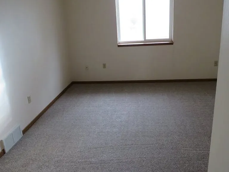 5671 Gables Dr — Photo 8
