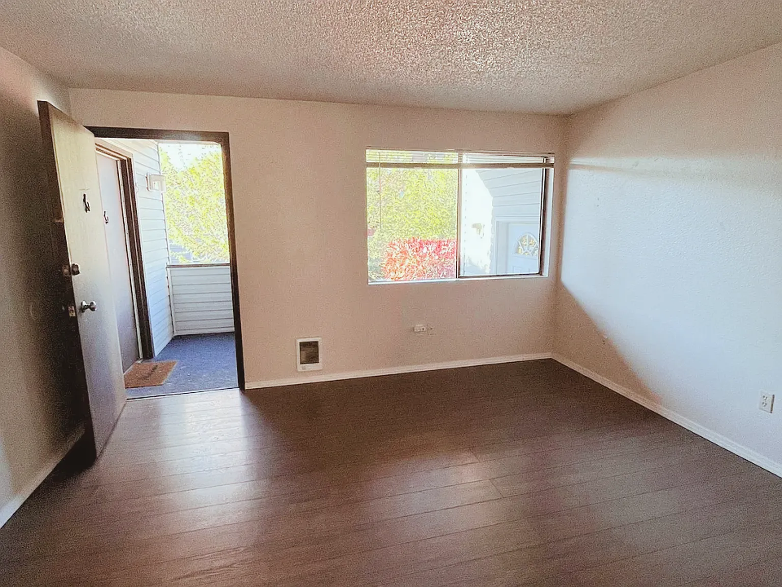 2 bed, 800 sqft, $2,000 — Photo 4
