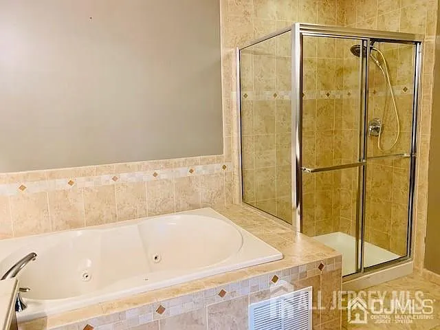 13 Roosevelt Ave — Photo 13