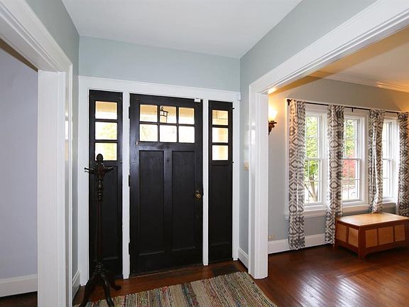 3rd image of 2890 Linwood Ave