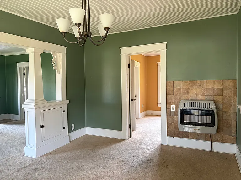 301 S Walnut St — Photo 6