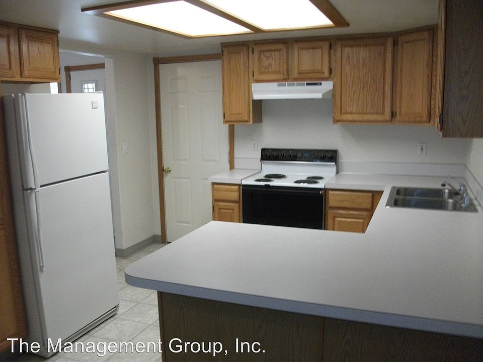 1st image of 114 NE Juniper Ave APT A