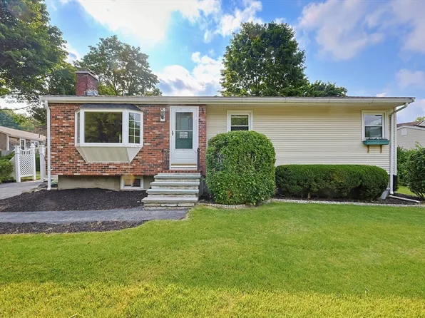 7 Hemlock Dr, Medway, MA 02053