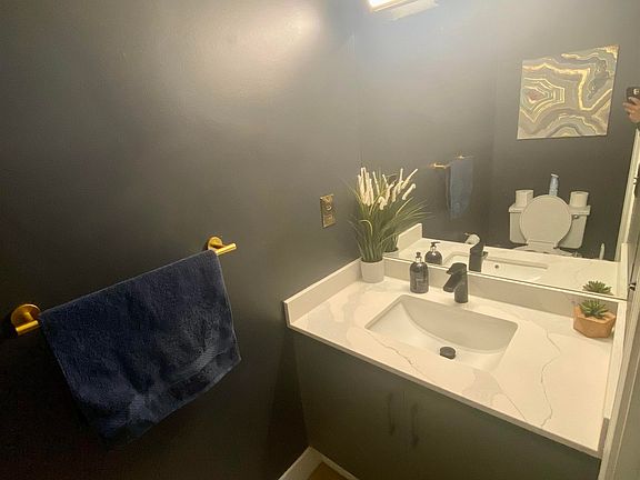 4th image of 7140 132nd St #17