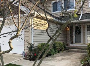 1239 Canyon View Rd, Sagamore Hills, OH 44067