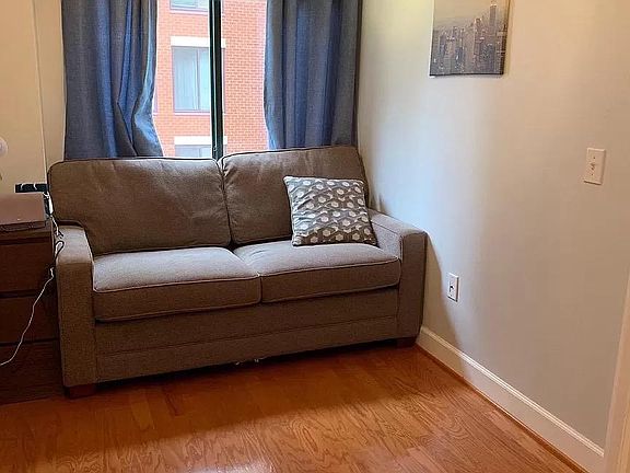 3rd image of 1201 N Garfield St APT 610