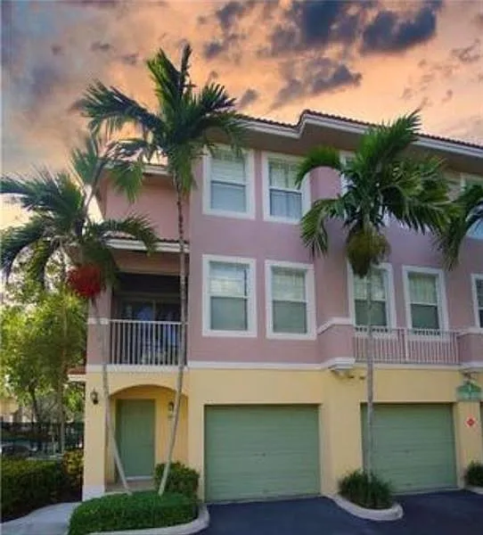 2 bed, 2.5 bath, 1268 sqft, $2,550 — Photo 1