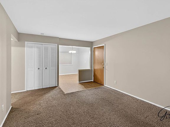 3rd image of 8180 Crestview Dr