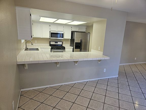 5th image of 1405 Desert Hills Dr