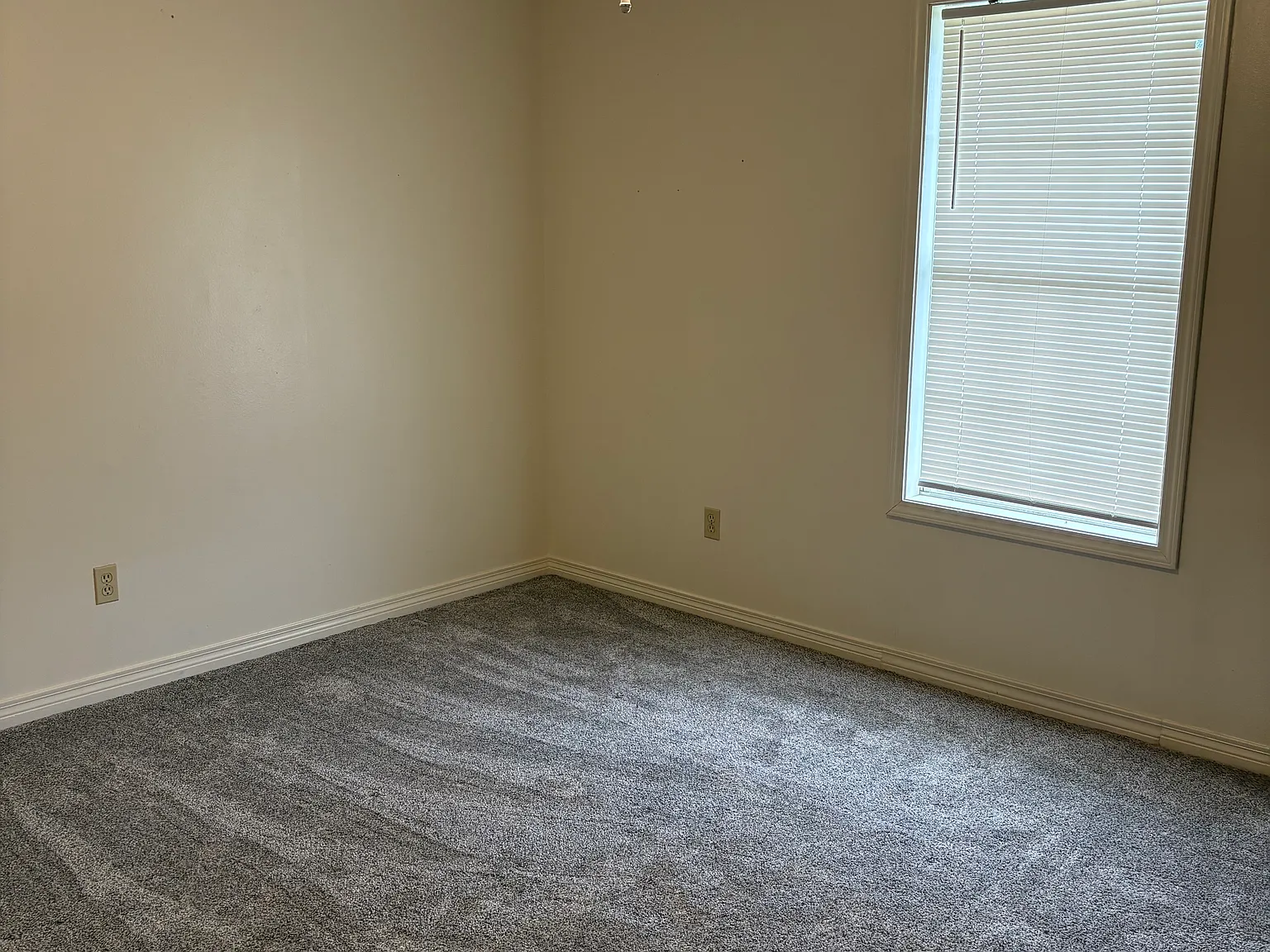 3 bed, 1500 sqft, $1,550 — Photo 2