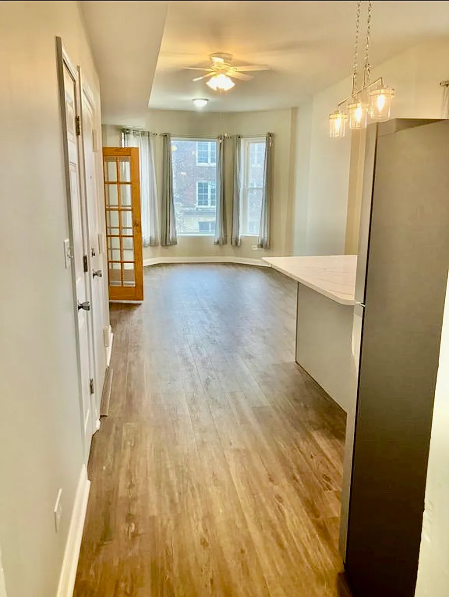 Building Photo - 6138 S Ingleside Ave #2