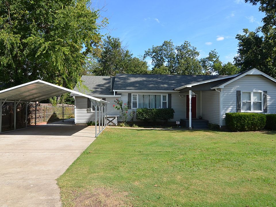 Front View of this House just 2 blocks from Metro christian Academy