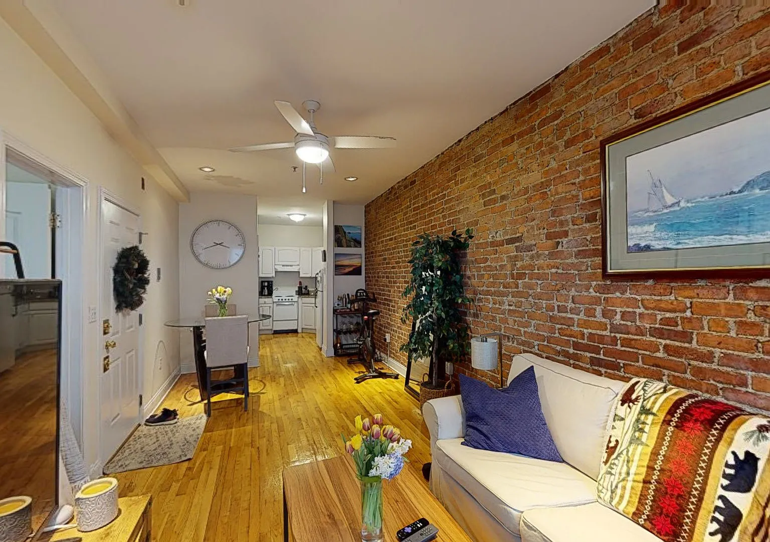 2 bed, 700 sqft, $3,695 — Photo 2