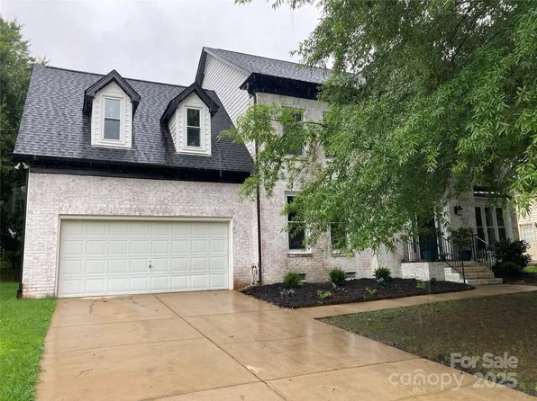 11823 Sir Francis Drake Dr, Charlotte, NC 28277
