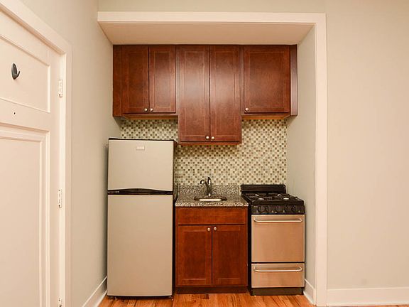 2nd image of 4546 N Damen Ave #D201