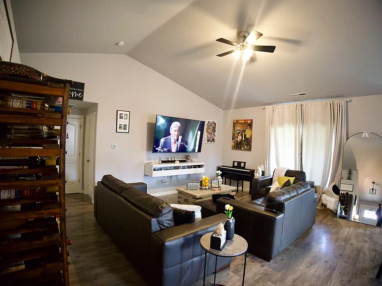 1283 Hazelnut Ct — Photo 5