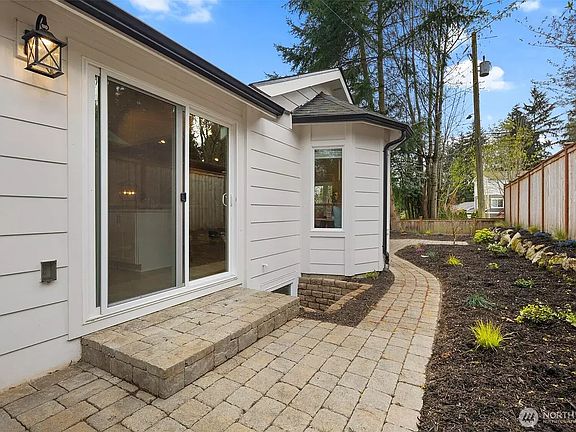 5th image of 2518 NE 140th St #1