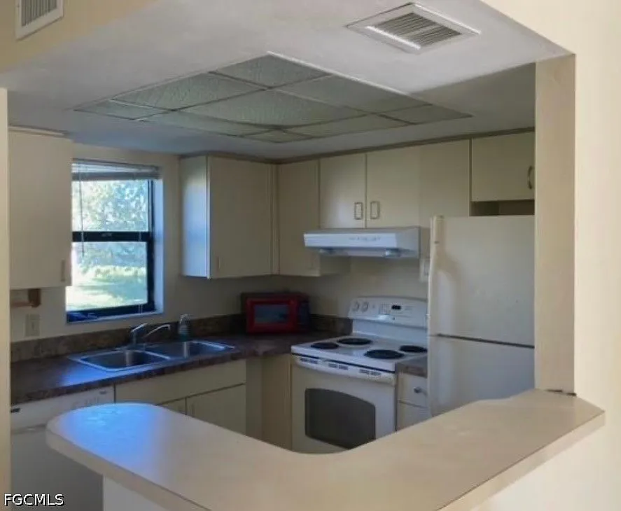 2 bed, 2.0 bath, 904 sqft, $1,600 — Photo 4