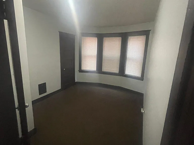 228 W Delavan Ave #LOWER FLOOR — Photo 8