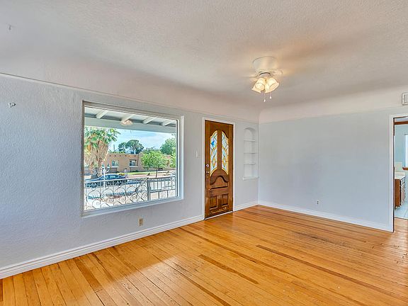 3rd image of 4711 Banner Ct