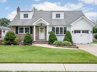 2288 Locust St, Merrick, NY 11566