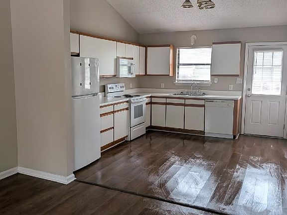 3rd image of 206 Wyndham Cir #A