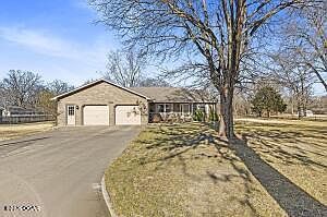 2nd image of 3711 Silver Creek Dr
