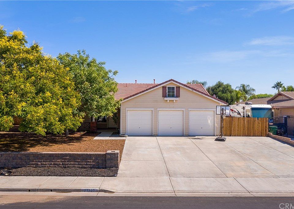 1st image of 23828 Hayes Ave