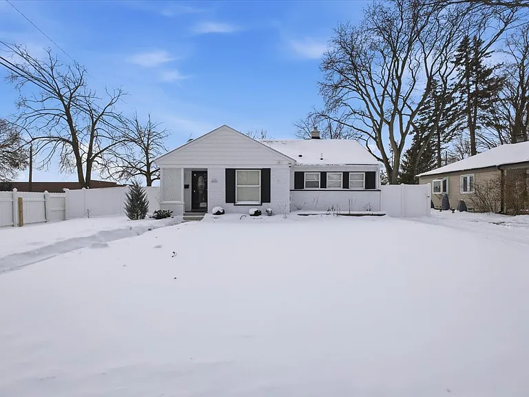 2896 Dorchester Rd — Photo 1