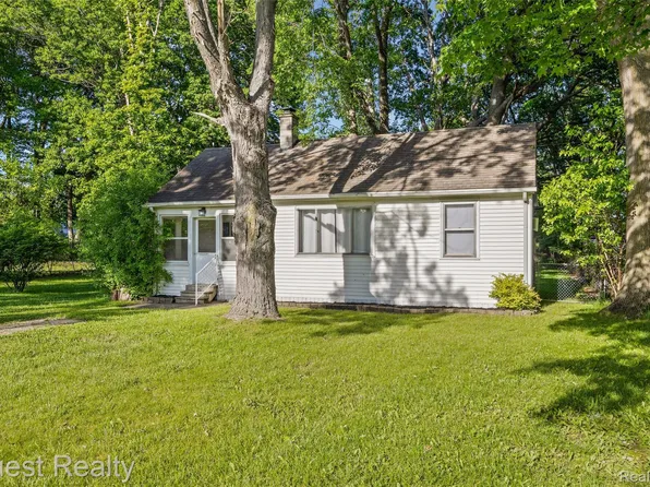 32660 Saint Vincent Ave, Warren, MI 48092