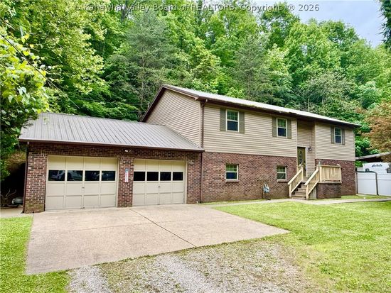 1432 New Hope Rd, Elkview, WV 25071