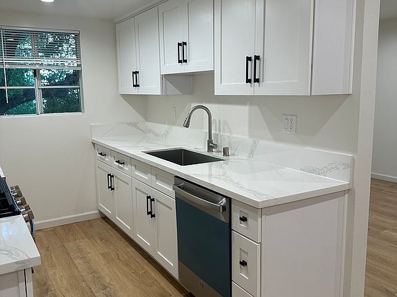 5th image of 576 E Verdugo Ave #L