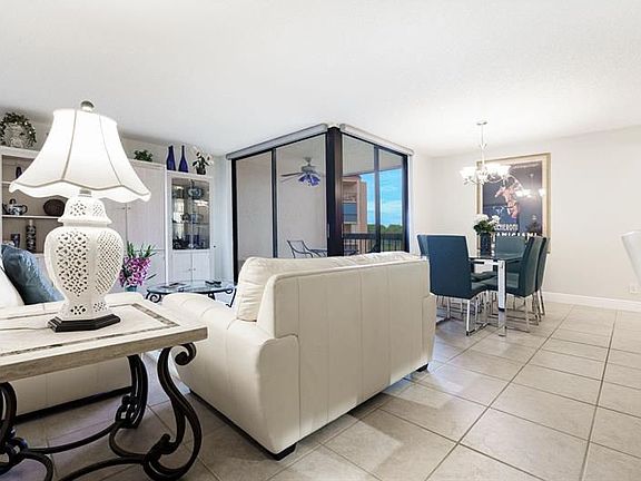 4th image of 2255 Lindell Blvd APT 4304