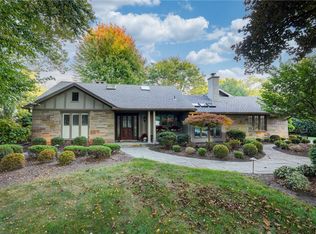 6 Shire Oaks Dr, Pittsford, NY 14534
