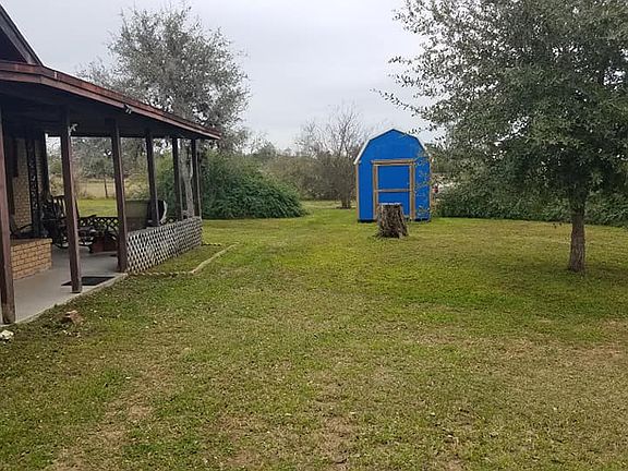 4th image of 225 La Calle St